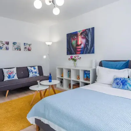 Cosy & Chic Close By Victoria Square Apartment Bucharest