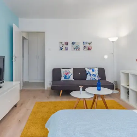 Cosy & Chic Close By Victoria Square Bucarest