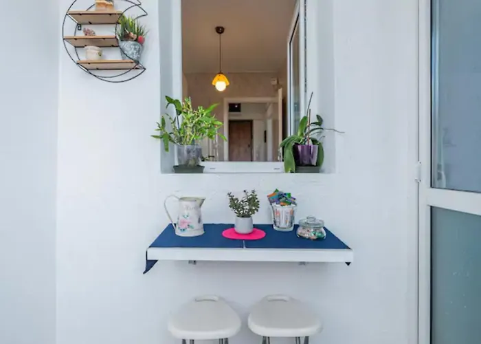 Cosy & Chic Close By Victoria Square *