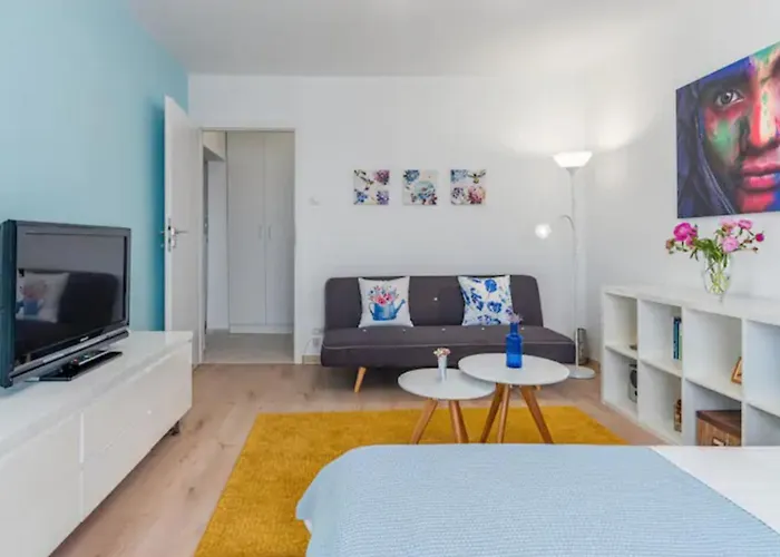 Cosy & Chic Close By Victoria Square Boekarest