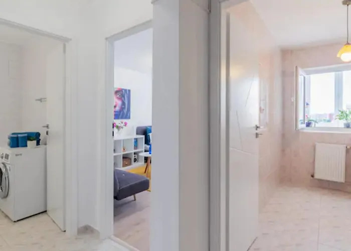 Cosy & Chic Close By Victoria Square * Bukarest